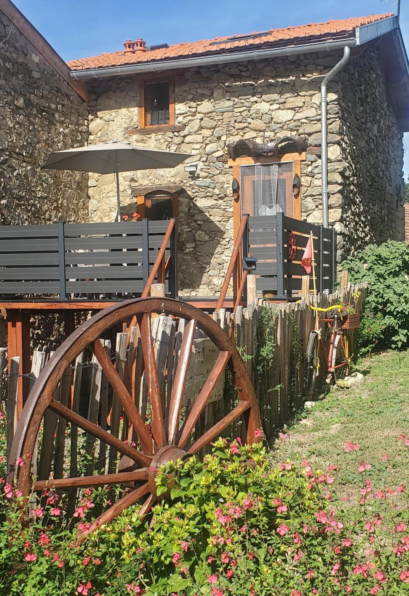 Gite La Grangette De Pauline Mercus-Garrabet Exterior foto